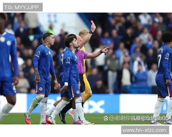 切尔西与巴黎圣日耳曼友谊赛平局补时争议进球引发全场热议