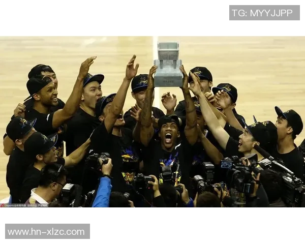 姚明与奥比尔的篮球传奇之路：从对抗到友谊的精彩篇章