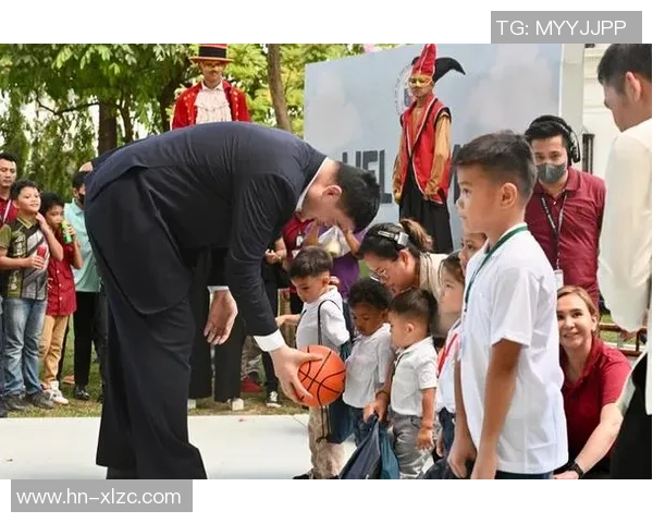 姚明球迷热情助威共庆篮球盛事展现团结力量