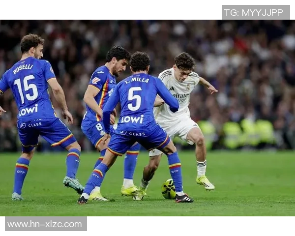 世界杯焦点战巴萨与切尔西激战成平局神奇扑救引发全场热议